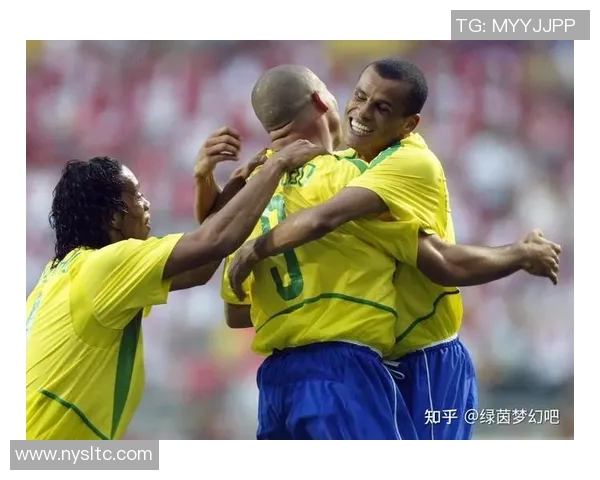 电脑足球游戏聚焦球星转场全景解析玩家视角下的虚拟绿茵风云